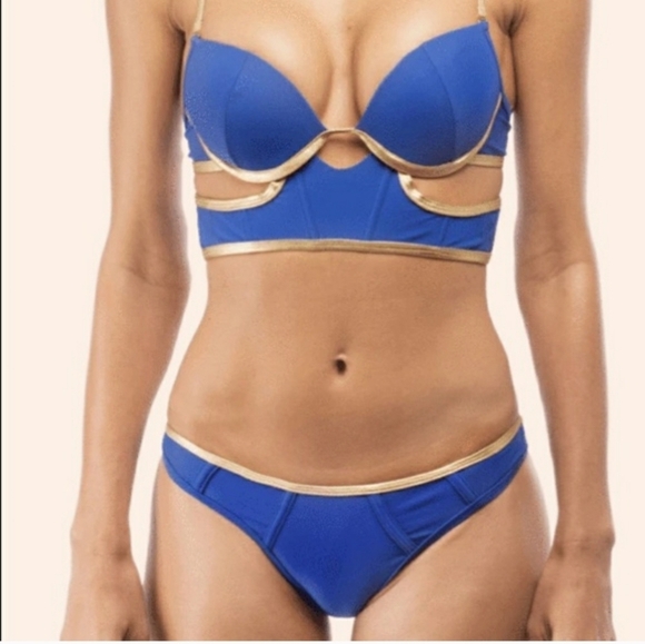 Andrea iyamah deshi bikini bottom - Picture 1 of 7